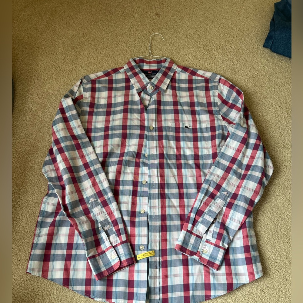 Men’s Vineyard Vines dress shirt. Slim fit Tucker size large.